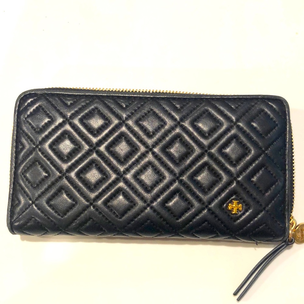 Tory Burch quilted wallet